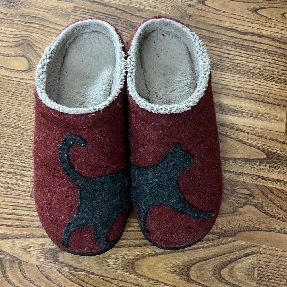 LL Bean cat slippers
